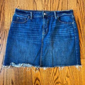 Old Navy women’s medium wash denim skirt, Sz 14